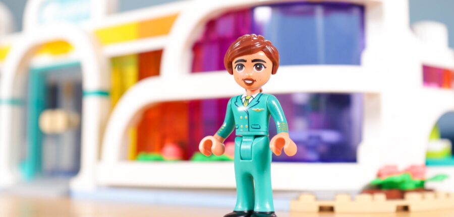 Review: LEGO Friends Heartlake City Airport and Airplane 42656