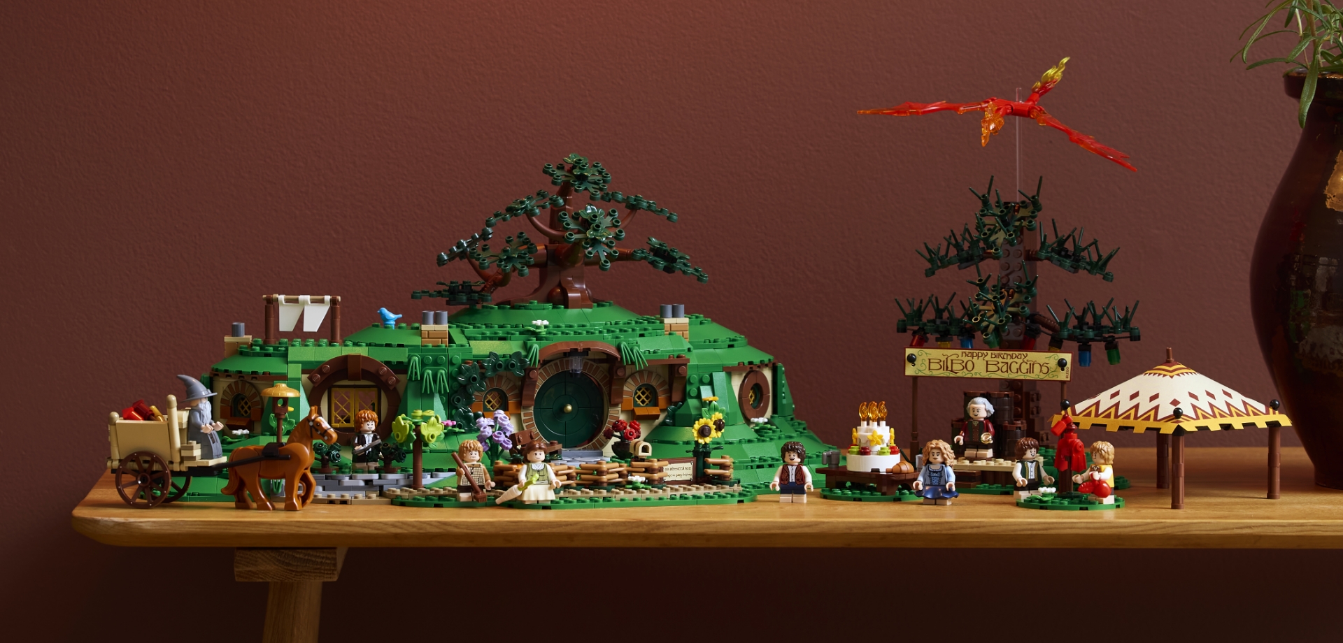 10354 LEGO ICONS The Lord of the Rings- The Shire - April 2025 Reveal