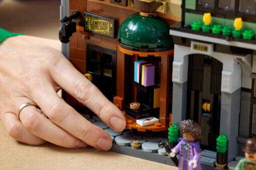 LEGO Icons Sherlock Holmes- Book Nook 10351 New Release Review Brick Banter - June 2025
