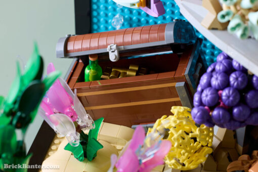 10366 LEGO Icons Tropical Aquarium New Release Review Brick Banter