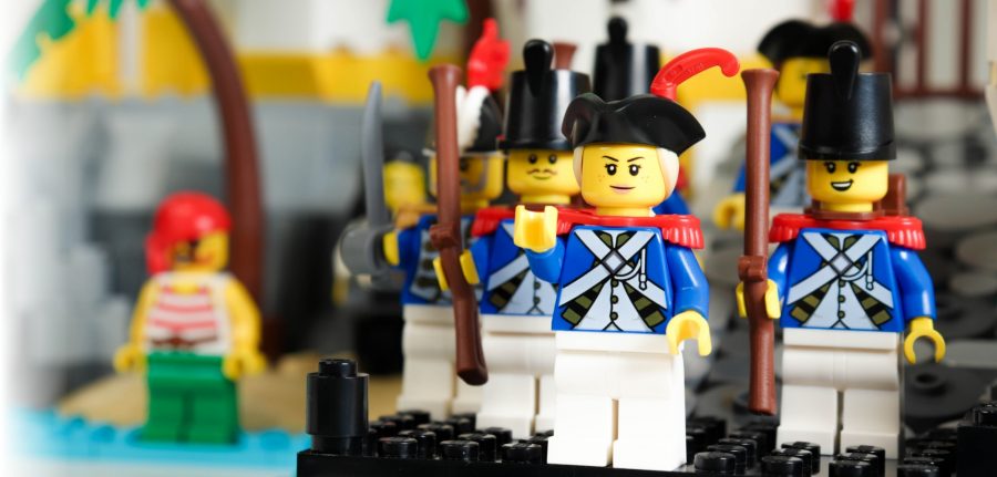 LEGO ICONS Eldorado Fortress Pirates Minifigures
