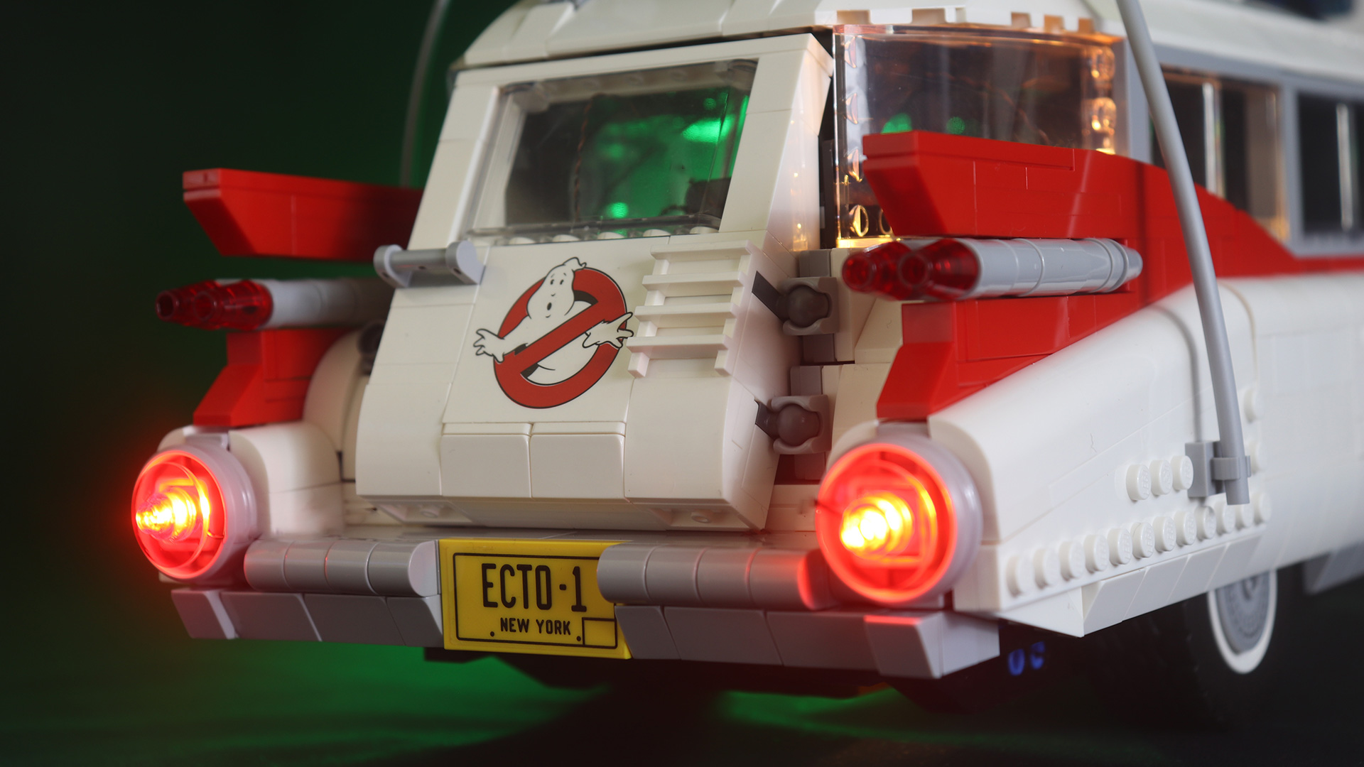 British Fan Builds His Own Ghostbusters Ecto-1 - The News Wheel