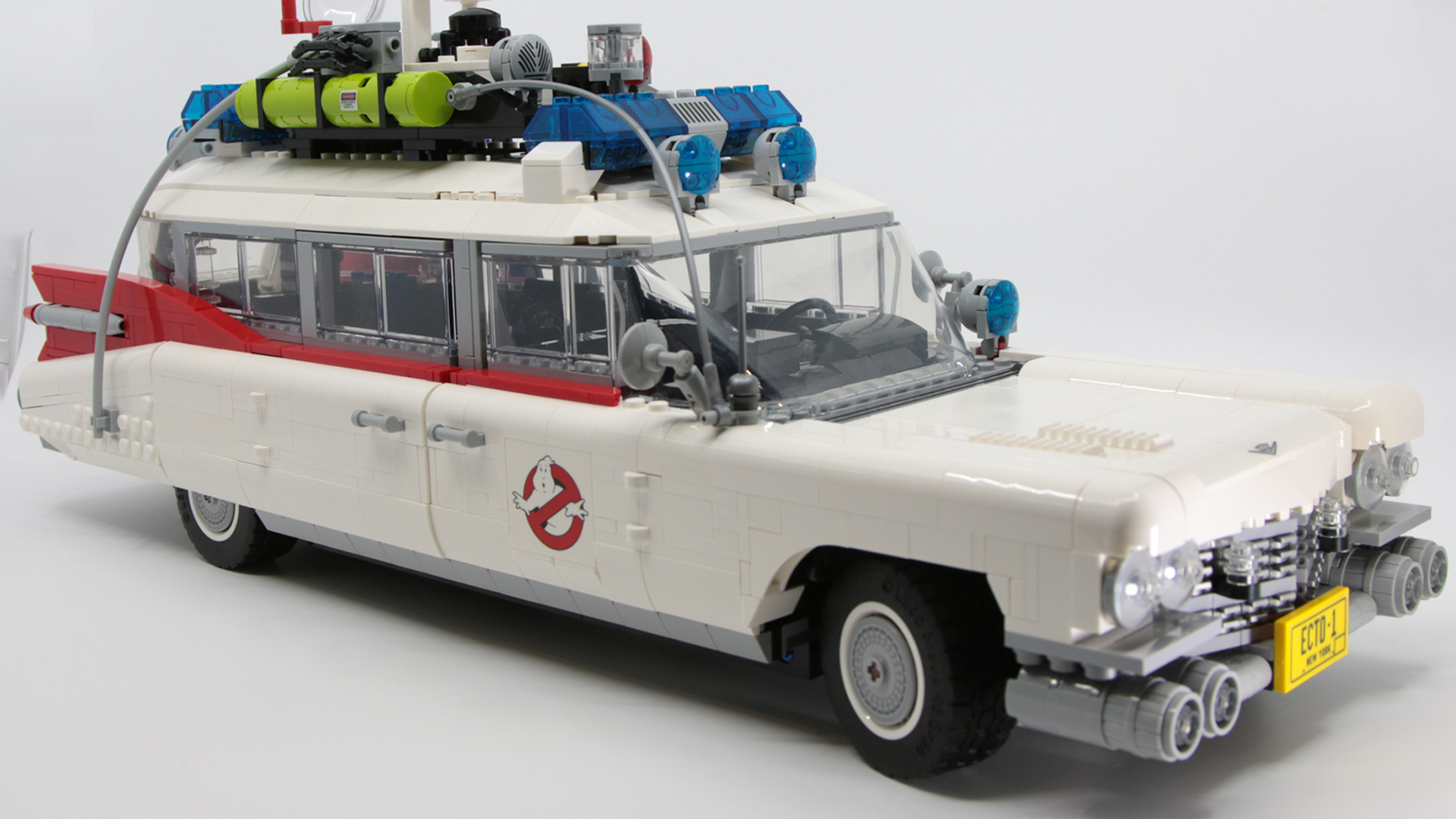 British Fan Builds His Own Ghostbusters Ecto-1 - The News Wheel